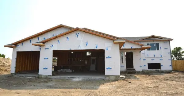 1307 NE 34th Avenue, Aberdeen, SD 57401