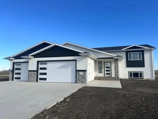 1307 NE 34th Avenue, Aberdeen, SD 57401 - #2