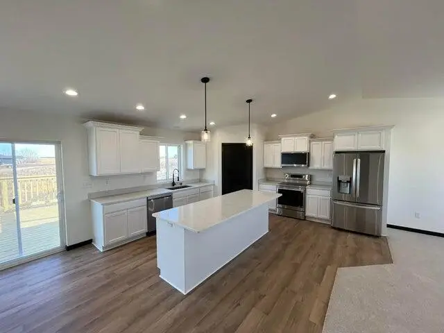 1307 NE 34th Avenue, Aberdeen, SD 57401 - #3
