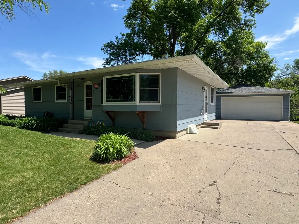 1711 S Lloyd Street, Aberdeen, SD 57401 - #1