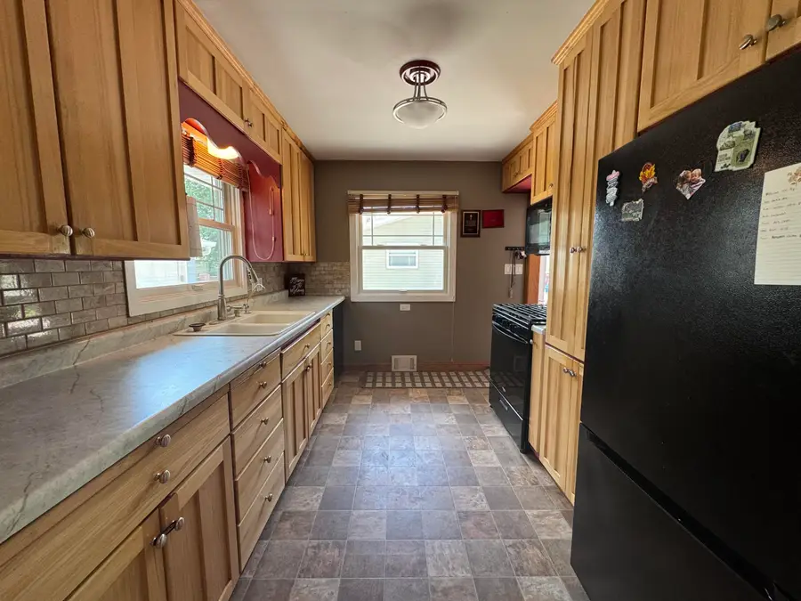 1711 S Lloyd Street, Aberdeen, SD 57401 - #2