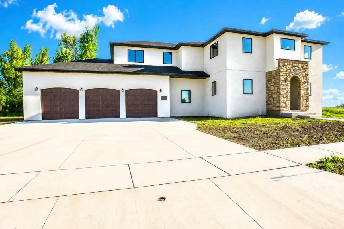 5006 Kingfisher Avenue, Aberdeen, SD 57401 - #1