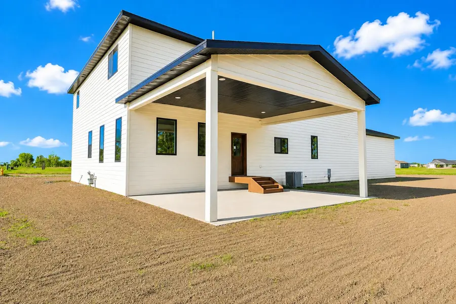 5006 Kingfisher Avenue, Aberdeen, SD 57401 - #3