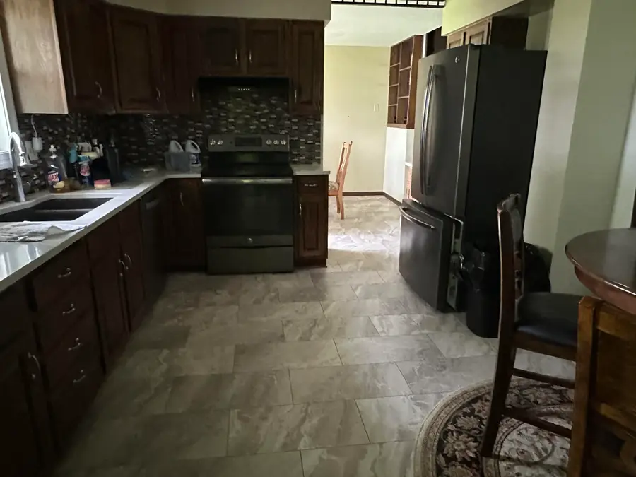 1813 Derian Drive, Aberdeen, SD 57401 - #2