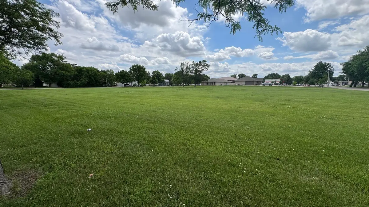 411 S Harrison Street, Aberdeen, SD 57401 - #1
