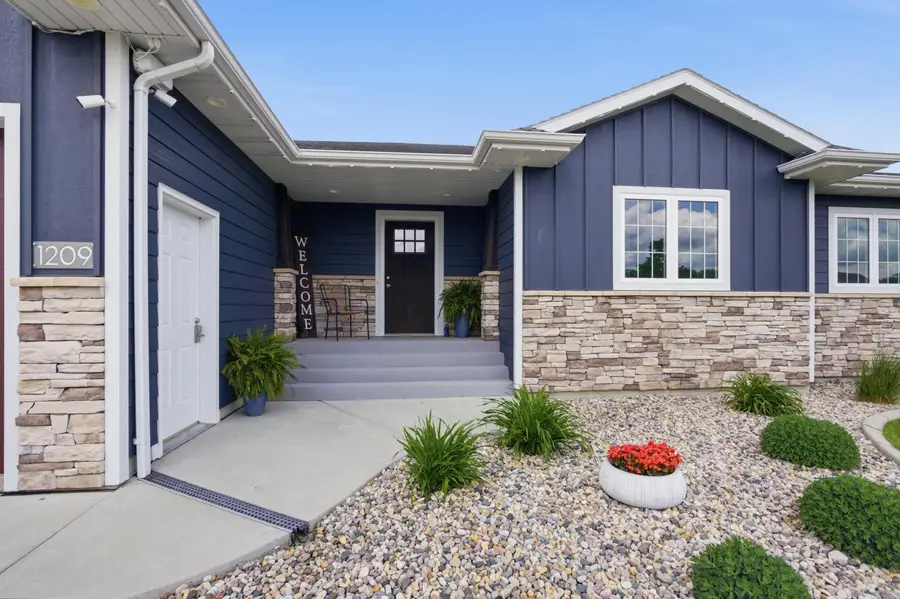 1209 Kettering Drive, Aberdeen, SD 57401 - #2