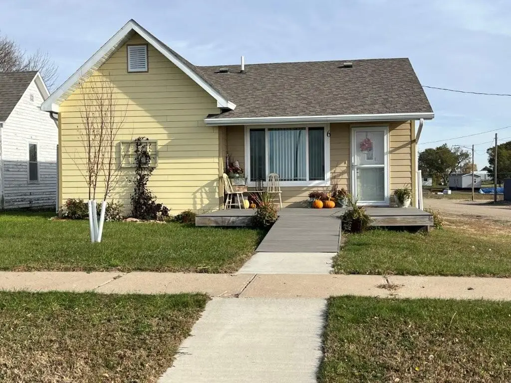 6 E 4th Avenue, Mobridge, SD 57601 - #1