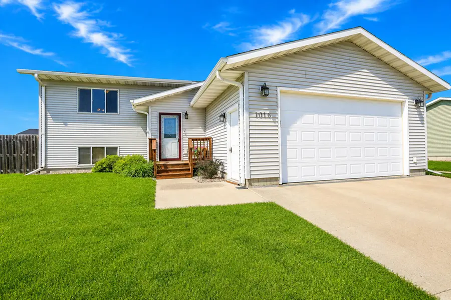 1016 SW 16th Avenue, Aberdeen, SD 57401 - #2