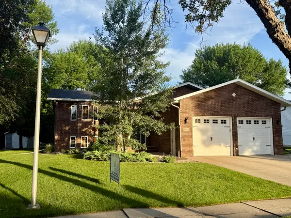 1105 Cherrywood Lane, Aberdeen, SD 57401