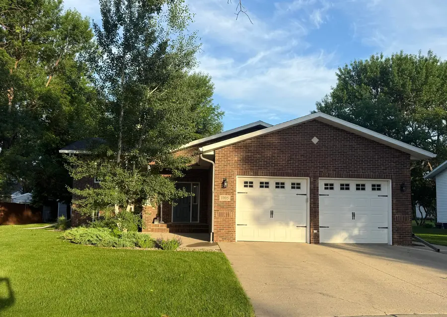 1105 Cherrywood Lane, Aberdeen, SD 57401 - #2