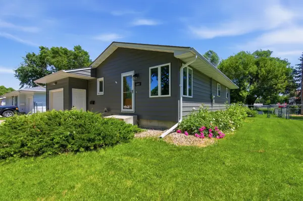 1607 S 6th Street, Aberdeen, SD 57401