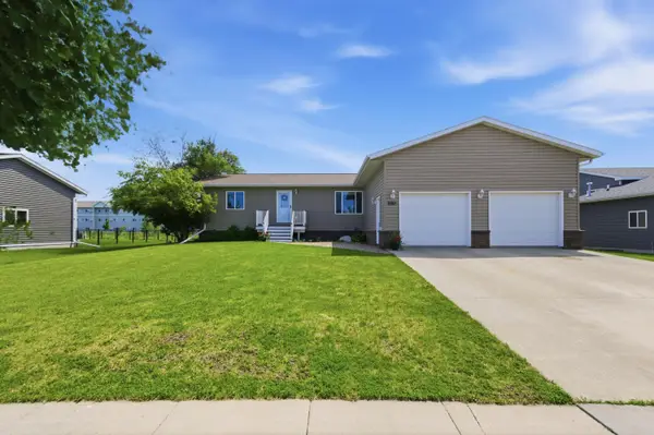 1006 NE 28th Avenue, Aberdeen, SD 57401