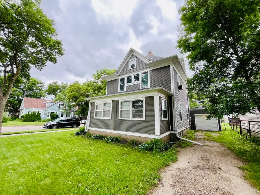 725 S Lincoln Street, Aberdeen, SD 57401 - #2