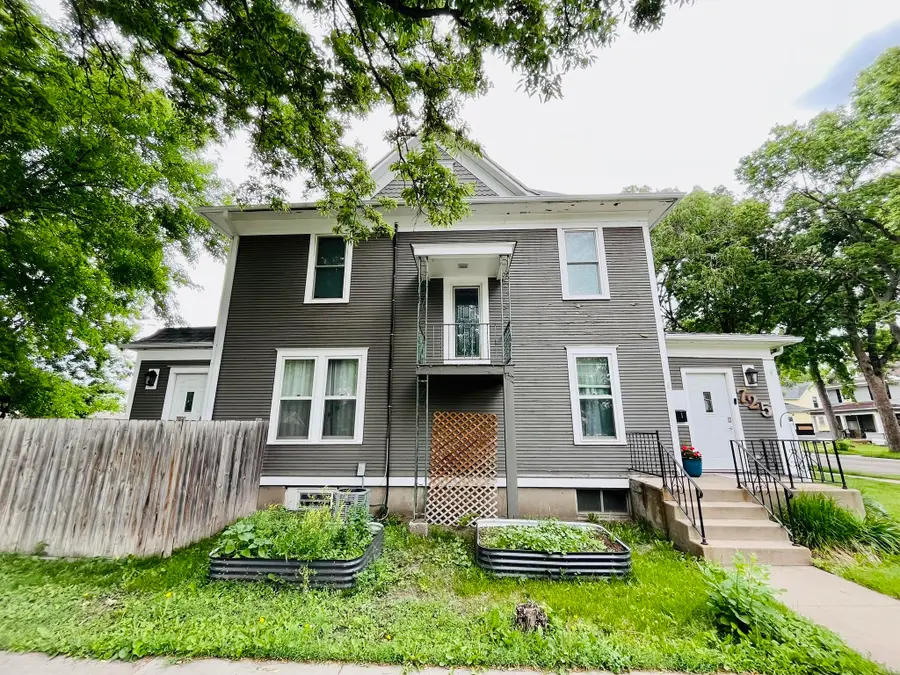 725 S Lincoln Street, Aberdeen, SD 57401 - #3