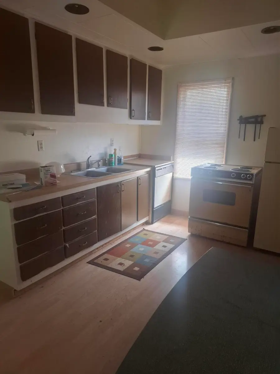 1122 S Washington Street, Aberdeen, SD 57401 - #3