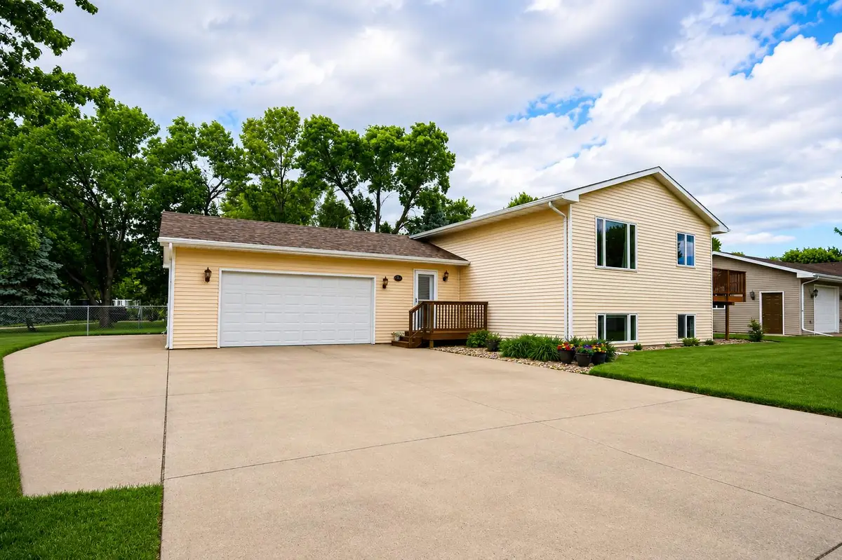 705 SW 13th Avenue, Aberdeen, SD 57401 - #1