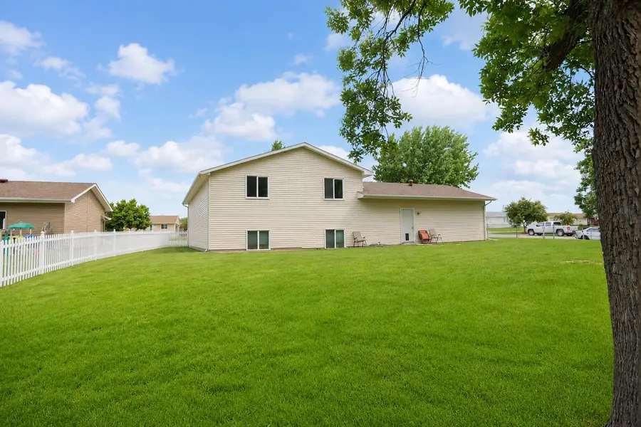 705 SW 13th Avenue, Aberdeen, SD 57401 - #2
