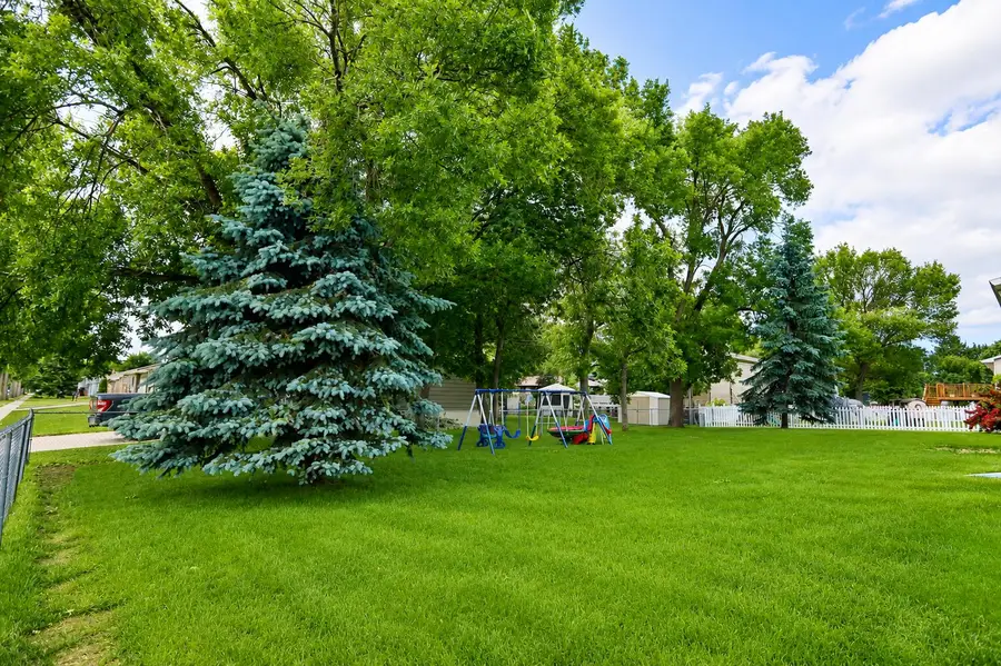 705 SW 13th Avenue, Aberdeen, SD 57401 - #3