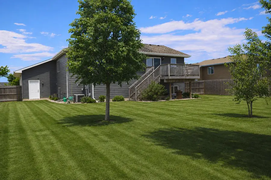 2112 S Lawson Street, Aberdeen, SD 57401 - #2