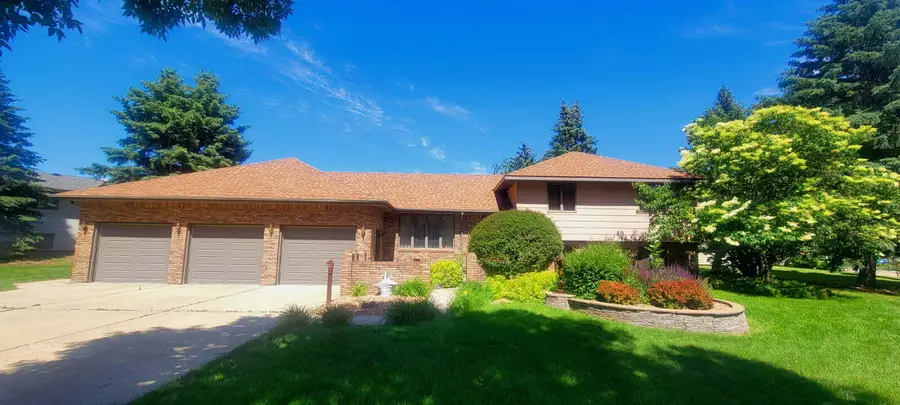403 NE 22nd Avenue, Aberdeen, SD 57401 - #2