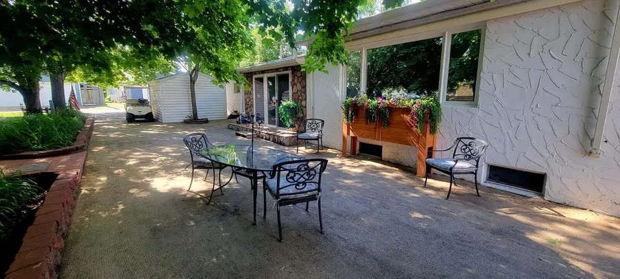 1010 S Main Street, Aberdeen, SD 57401 - #2