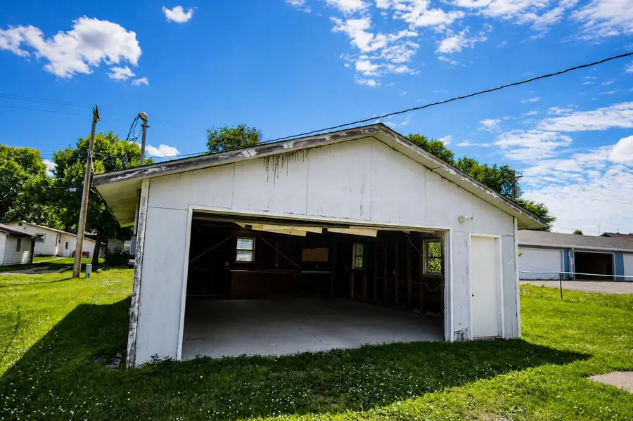 1011 Cochrane Street, Aberdeen, SD 57401 - #2