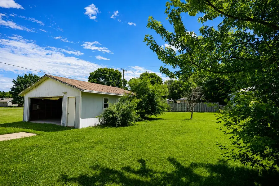 1011 Cochrane Street, Aberdeen, SD 57401 - #3