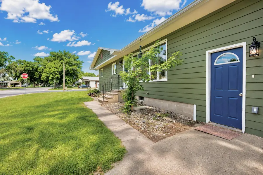 816 12th Avenue, Aberdeen, SD 57401 - #2
