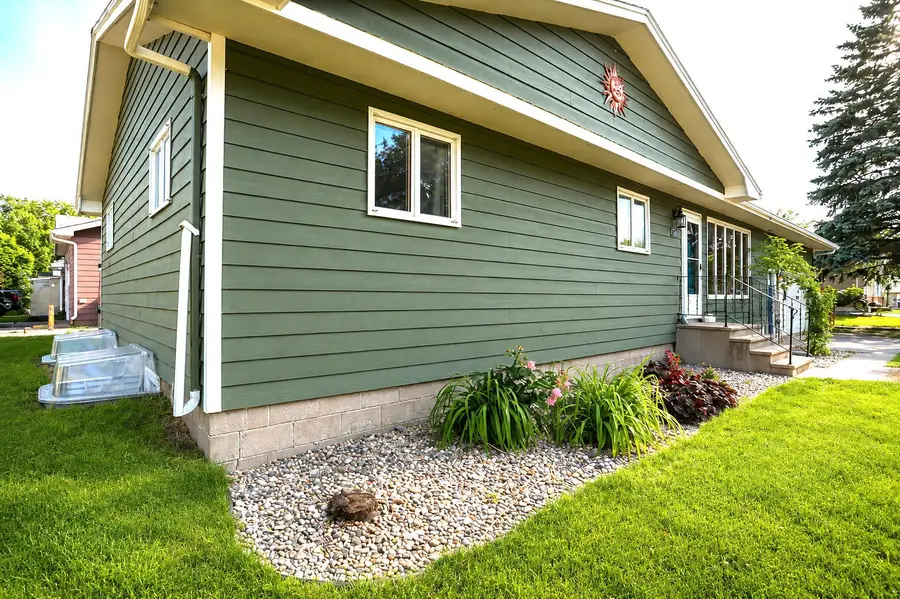 816 12th Avenue, Aberdeen, SD 57401 - #3