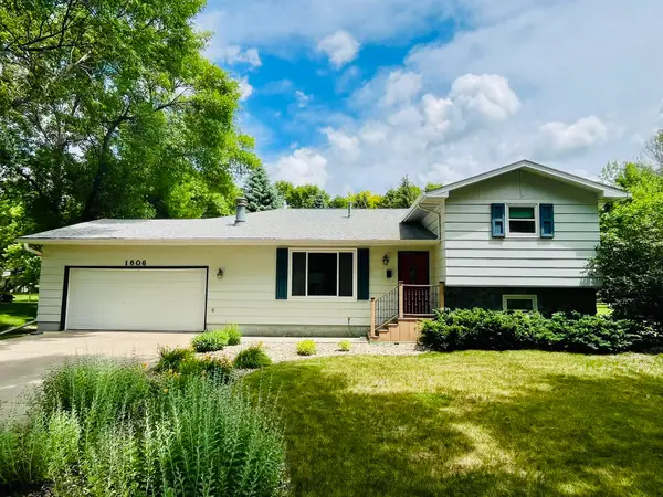 1606 N Jackson Street, Aberdeen, SD 57401