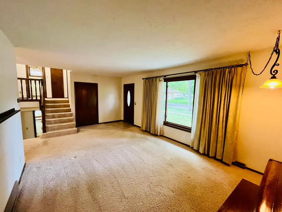 1606 N Jackson Street, Aberdeen, SD 57401 - #3