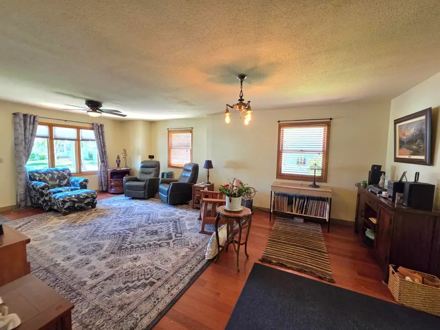 605 N Lincoln Street, Aberdeen, SD 57401 - #3