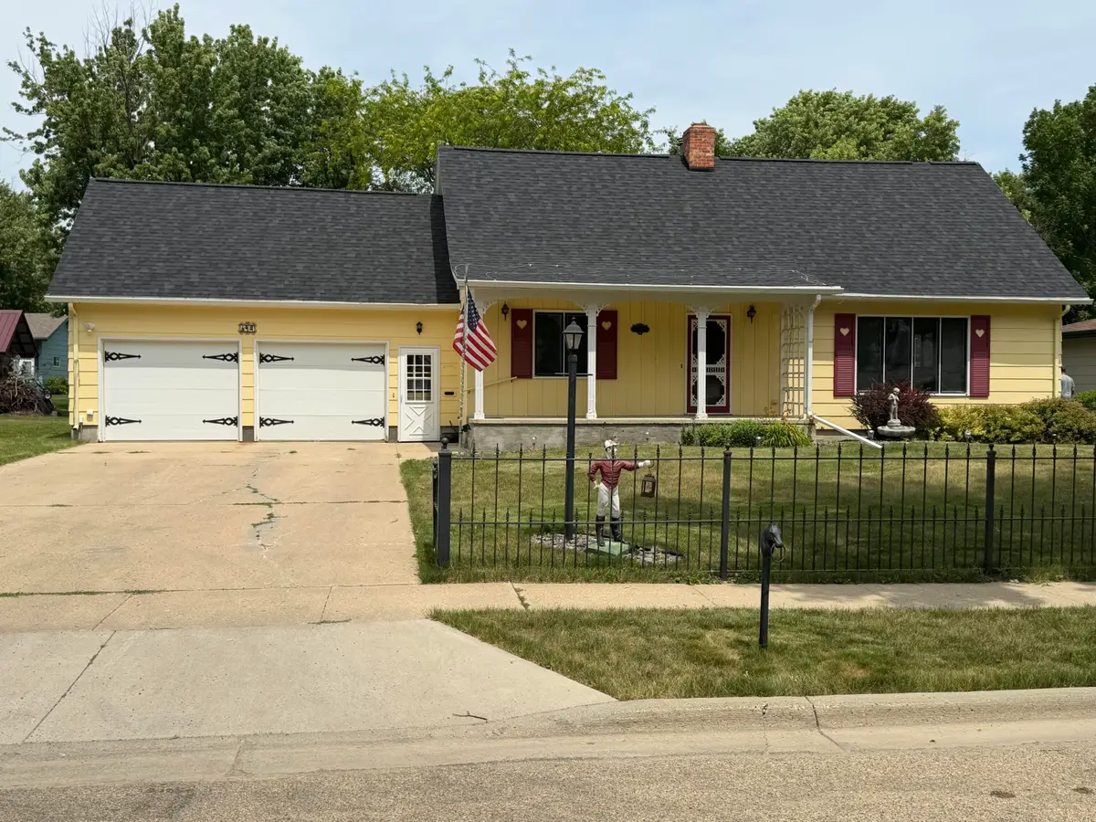 417 NE 18th Avenue, Aberdeen, SD 57401 - #1