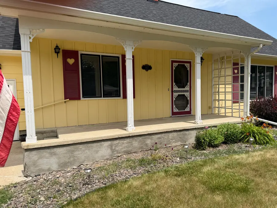 417 NE 18th Avenue, Aberdeen, SD 57401 - #2