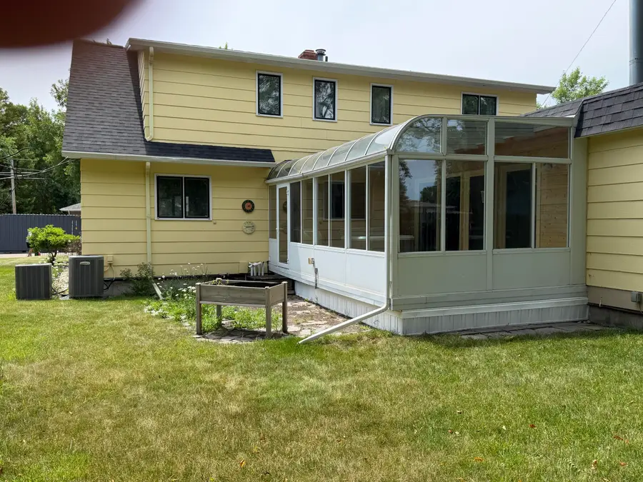 417 NE 18th Avenue, Aberdeen, SD 57401 - #3