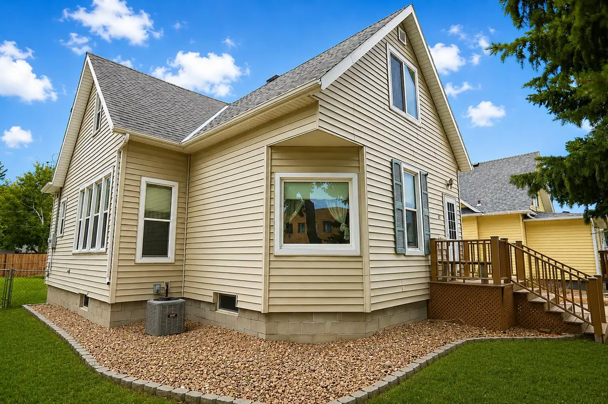 17 SW 9th Avenue, Aberdeen, SD 57401 - #1