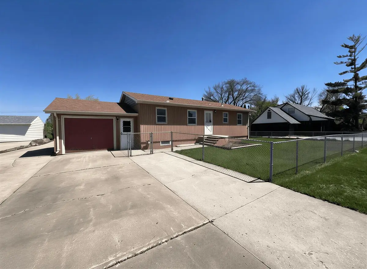1019 S Lawson Street, Aberdeen, SD 57401 - #1