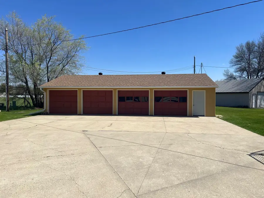 1019 S Lawson Street, Aberdeen, SD 57401 - #3