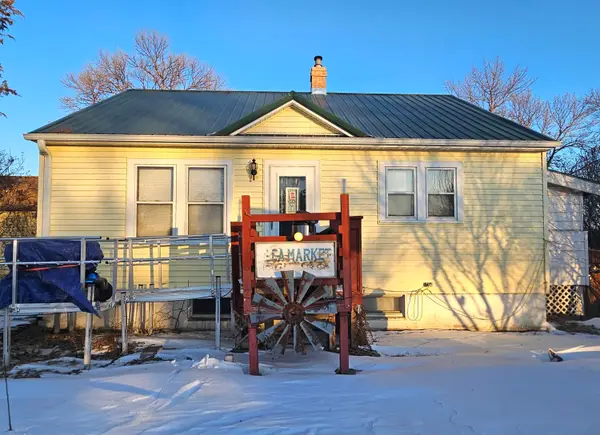 1121 W 1st Street, Redfield, SD 57469