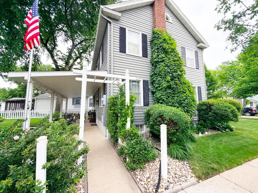 903 N Lincoln Street, Aberdeen, SD 57401 - #3