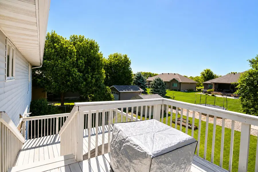 2120 SE 15th Avenue, Aberdeen, SD 57401 - #2