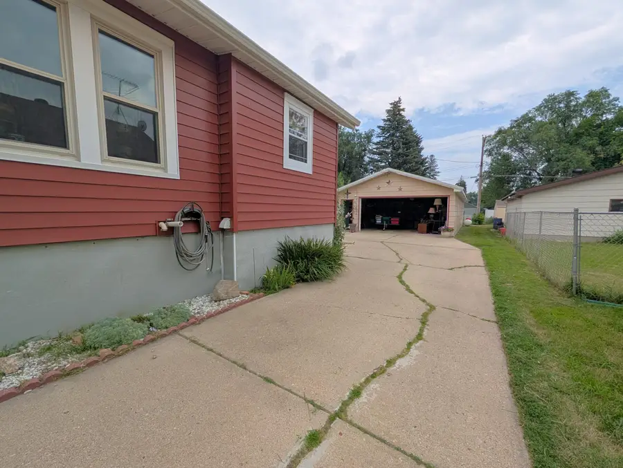 912 N State Street, Aberdeen, SD 57401 - #3