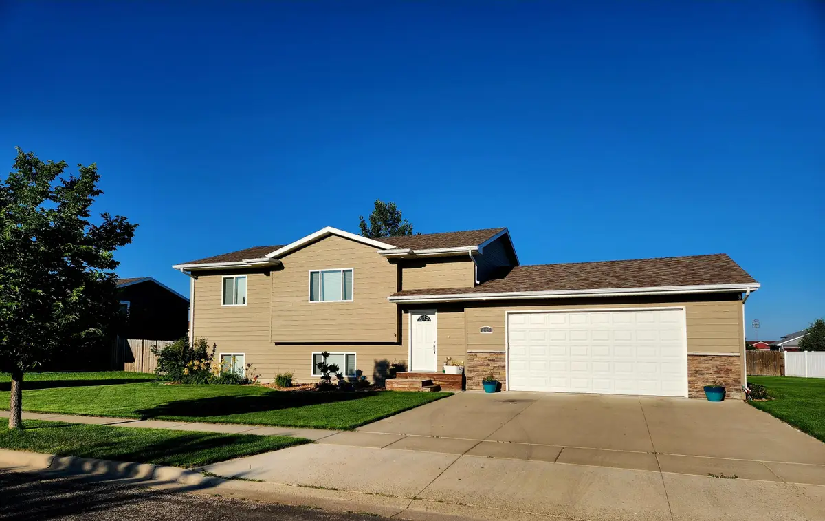 2025 Miller Lane, Aberdeen, SD 57401 - #1