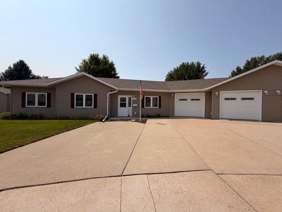 1010 Topaz Court, Aberdeen, SD 57401 - #2