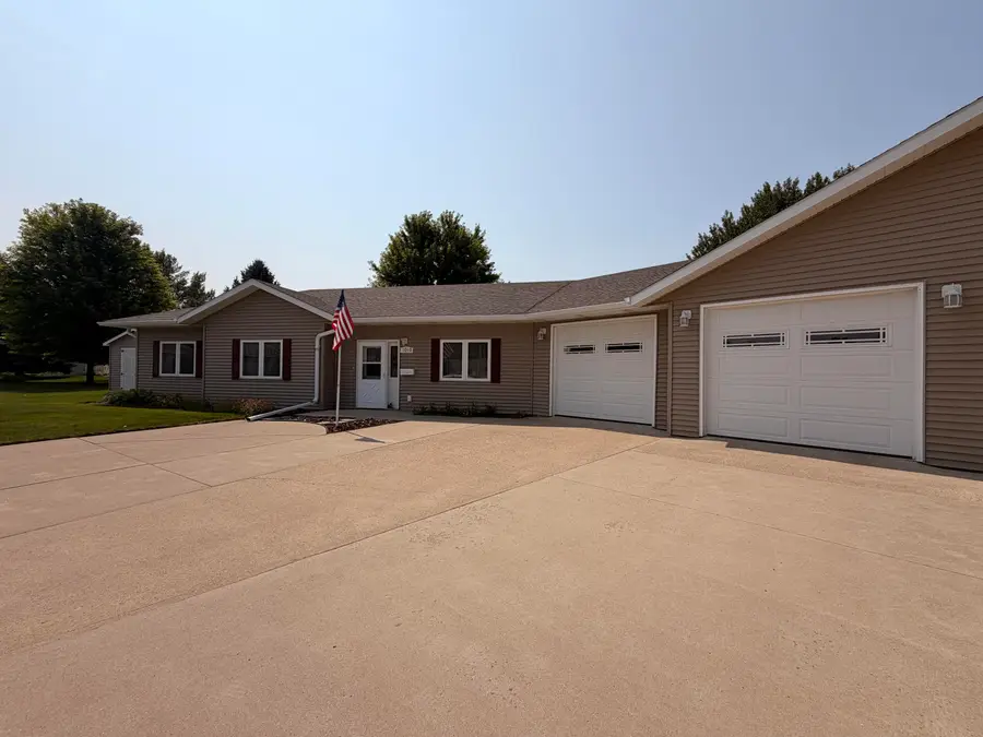 1010 Topaz Court, Aberdeen, SD 57401 - #3