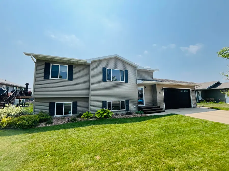 1207 SW 13th Avenue, Aberdeen, SD 57401 - #2