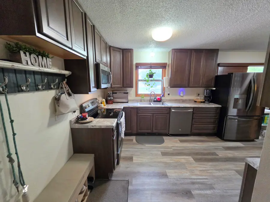 2220 SE 12th Avenue, Aberdeen, SD 57401 - #2