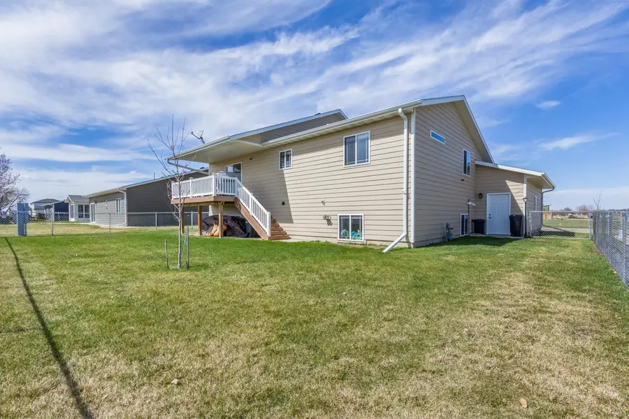 5116 Kingfisher Avenue, Aberdeen, SD 57401 - #2