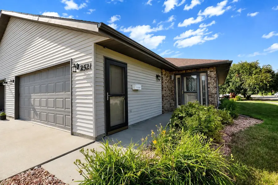 2521 SE 4th Avenue, Aberdeen, SD 57401 - #2
