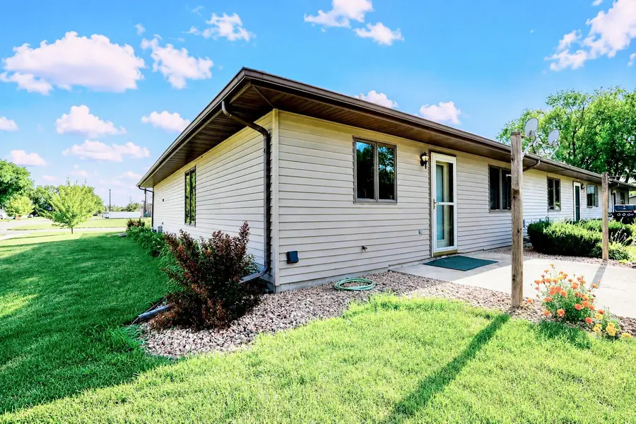 2521 SE 4th Avenue, Aberdeen, SD 57401 - #3